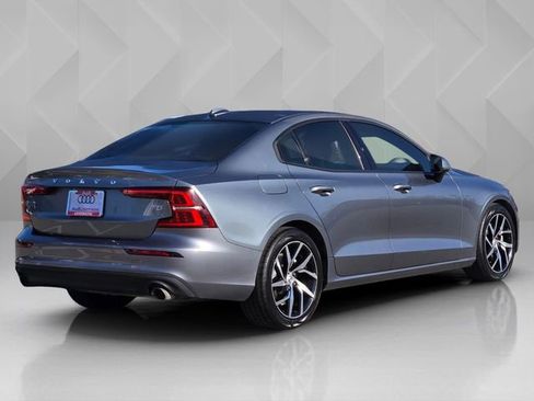 Used 2020 Volvo S60 T5 Momentum image 6