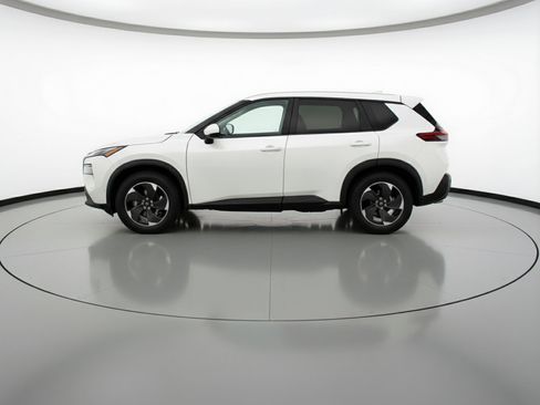 Used 2025 Nissan Rogue SV image 5