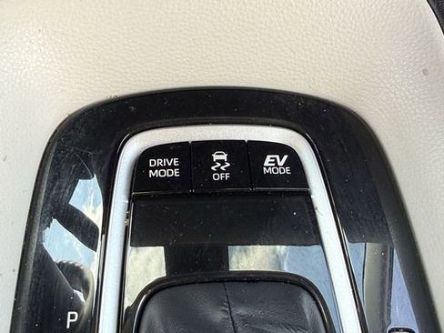 Used 2025 Toyota Corolla LE image 21