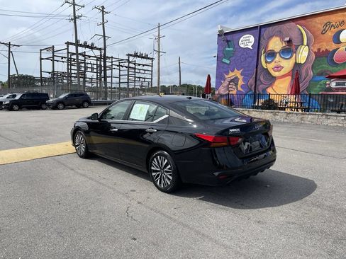 Used 2024 Nissan Altima 2.5 SV FWD image 3