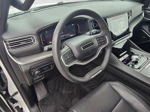Used 2024 Jeep Wagoneer L Series III w/ Flexible Seating Group AWD/4WD image 10