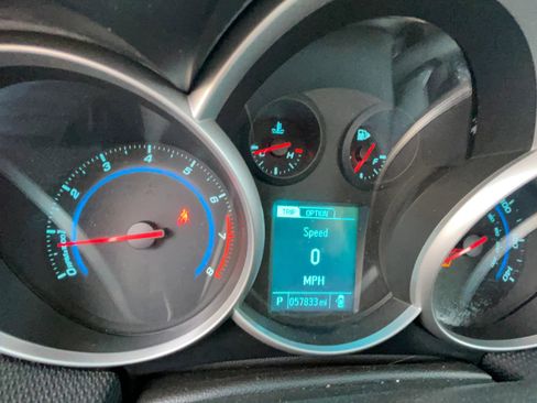 Used 2013 Chevrolet Cruze LT image 11