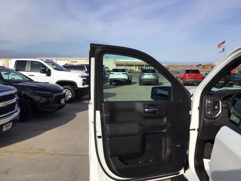 Used 2021 GMC Sierra 1500 AT4 w/ AT4 Preferred Package image 11