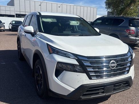 Used 2025 Nissan Rogue SV image 7