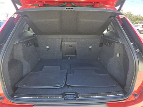 Certified 2023 Volvo XC40 B5 Plus w/ Protection Package Premier image 17