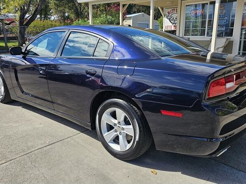 Used 2012 Dodge Charger SE w/ Connectivity Group image 4