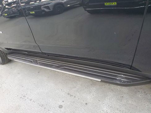 New 2026 Chevrolet Suburban LT w/ Comfort Package image 7