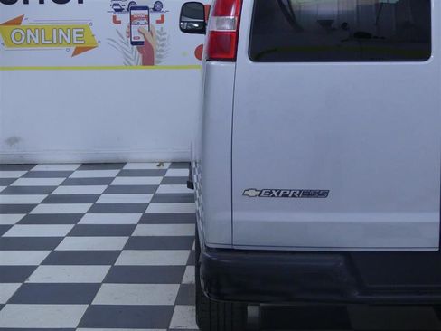 Used 2022 Chevrolet Express 3500 LS RWD image 21