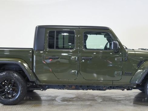 Used 2022 Jeep Gladiator Sport AWD/4WD image 11