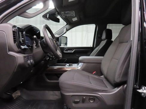 Used 2025 Chevrolet Silverado 2500 LT image 9