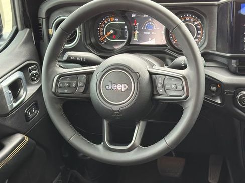 Used 2025 Jeep Gladiator Sport AWD/4WD image 13