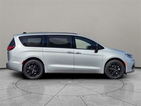 New 2026 Chrysler Pacifica Select w/ S Appearance Package image 13