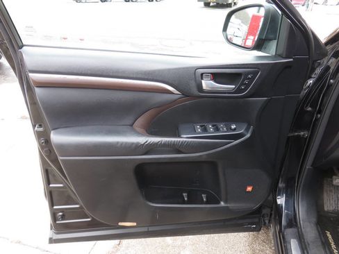 Used 2015 Toyota Highlander Limited Platinum image 31