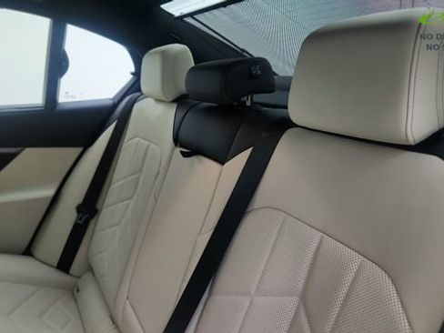 Used 2024 BMW i5 eDrive40i w/ Executive Package RWD image 33