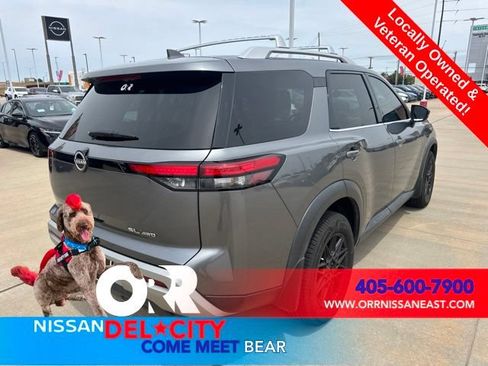 Used 2023 Nissan Pathfinder SL AWD/4WD image 5