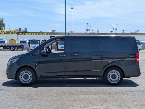 Used 2016 Mercedes-Benz Metris Passenger image 4