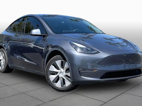 Used 2022 Tesla Model Y Long Range AWD/4WD image 2