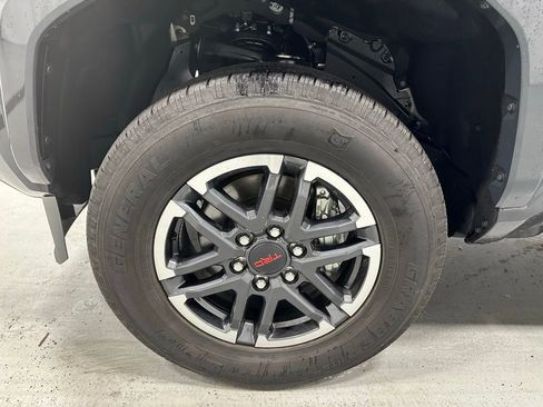 Used 2025 Toyota Tacoma TRD Sport AWD/4WD image 62