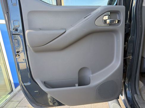 Used 2017 Nissan Frontier SV w/ SV Value Truck Package AWD/4WD image 21