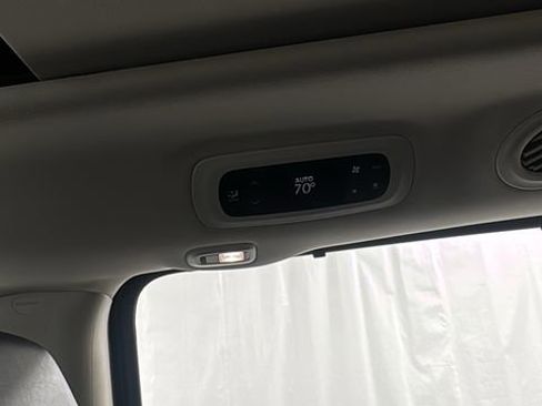 Used 2023 Chrysler Pacifica Limited image 41