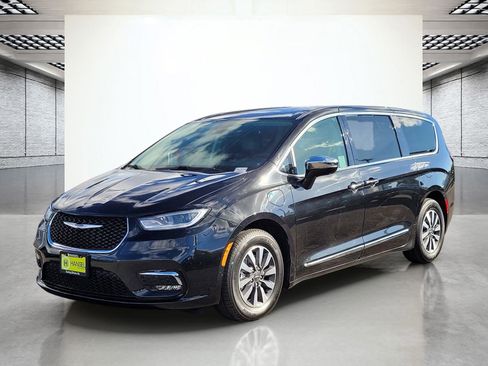 Used 2023 Chrysler Pacifica Limited FWD image 4