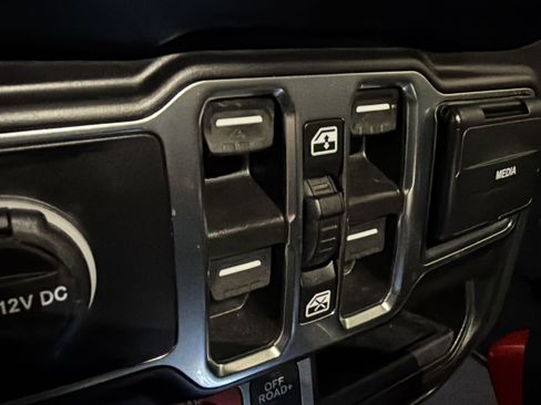 Used 2023 Jeep Wrangler Unlimited Rubicon AWD/4WD image 18