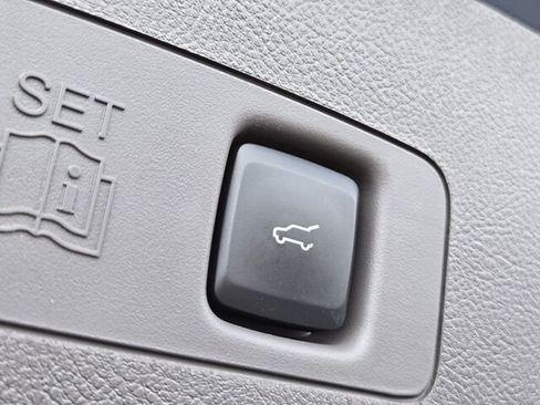 Used 2024 Lincoln Corsair Reserve w/ Equipment Group 201A FWD image 19