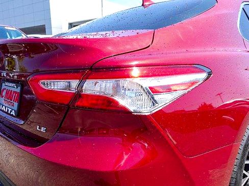Used 2019 Toyota Camry LE FWD image 5