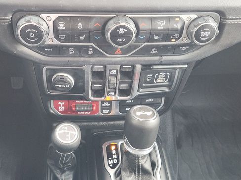 Used 2024 Jeep Wrangler Rubicon w/ Technology Group image 19