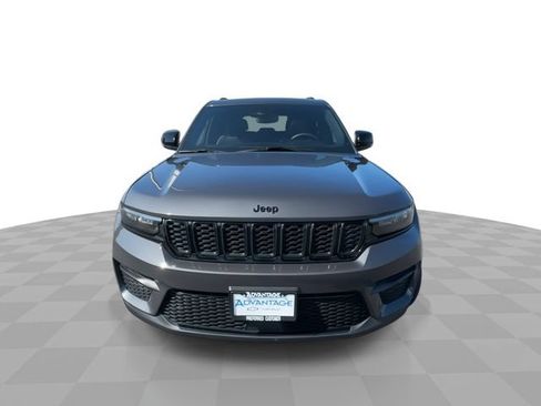 Used 2023 Jeep Grand Cherokee Altitude AWD/4WD image 3