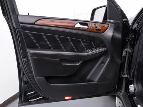 Used 2015 Mercedes-Benz ML 63 AMG 4MATIC image 35