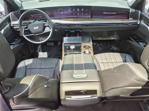 Used 2025 Cadillac Escalade Sport Platinum w/ LPO, ONYX Package AWD/4WD image 29