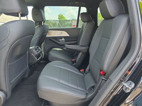 Used 2025 Mercedes-Benz GLS 450 4MATIC image 12