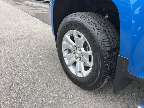 Used 2022 Chevrolet Colorado LT w/ Chrome Appearance Package image 33