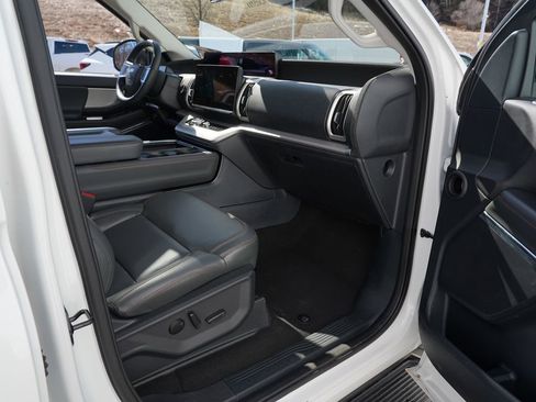 Used 2025 Ford Expedition Max Active image 30