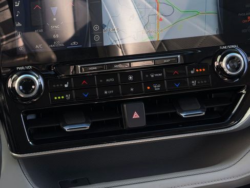 Used 2022 Toyota Highlander Platinum AWD/4WD image 18