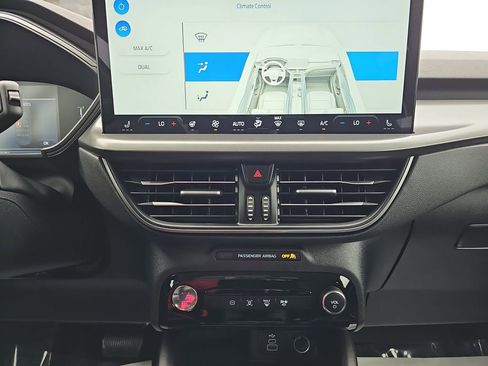 Used 2025 Ford Escape SE image 28