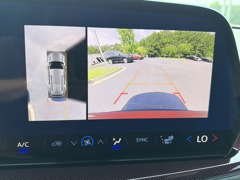 New 2026 Chevrolet Traverse Z71 w/ Enhanced Driving Package AWD/4WD image 32