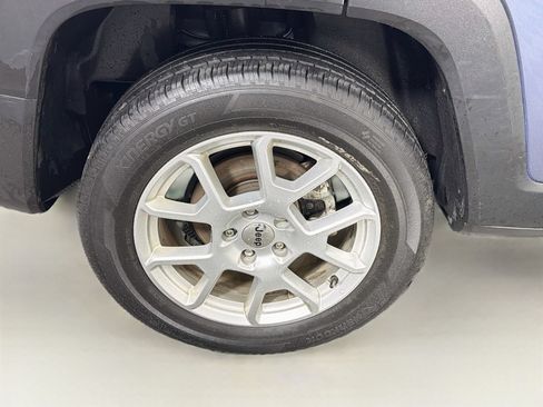 Used 2023 Jeep Renegade Latitude AWD/4WD image 34