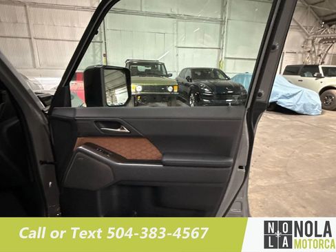 Used 2024 Lexus GX 550 w/ Accessory Package (2T) AWD/4WD image 29