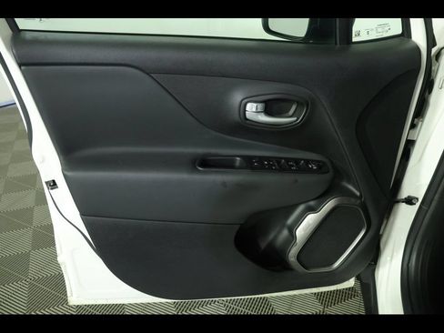 Certified 2023 Jeep Renegade Latitude AWD/4WD image 17