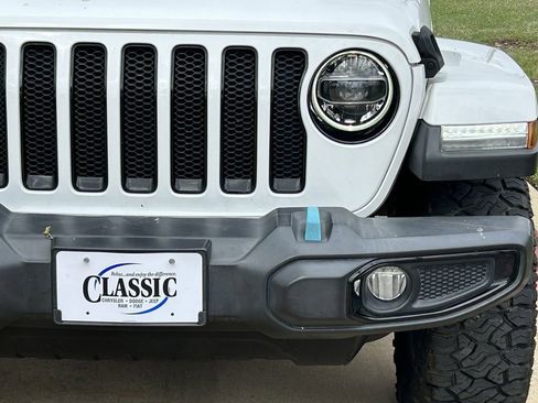 Used 2021 Jeep Wrangler Unlimited Sahara image 9