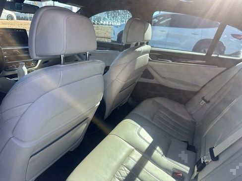 Used 2021 BMW M550i xDrive w/ Premium Package image 37