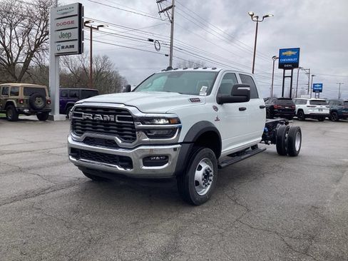 New 2026 RAM 5500 Tradesman w/ Chrome Appearance Group AWD/4WD image 3