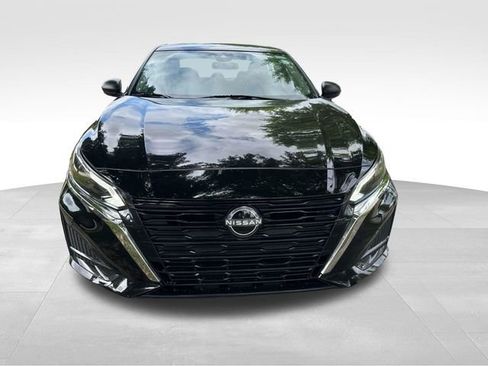 Used 2025 Nissan Altima 2.5 SV FWD image 2