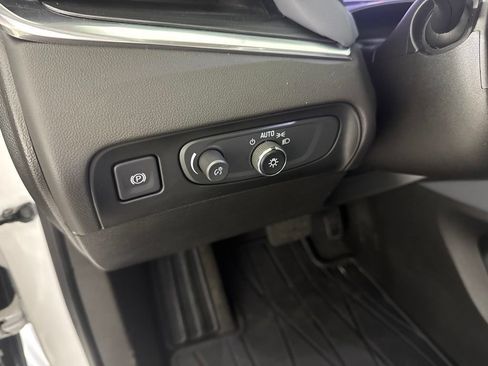 Used 2021 Buick Enclave Essence w/ Sound and Sites Package AWD/4WD image 21