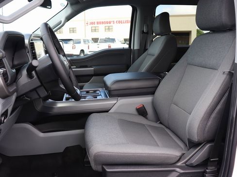 Used 2025 Ford F150 Lightning XLT image 2