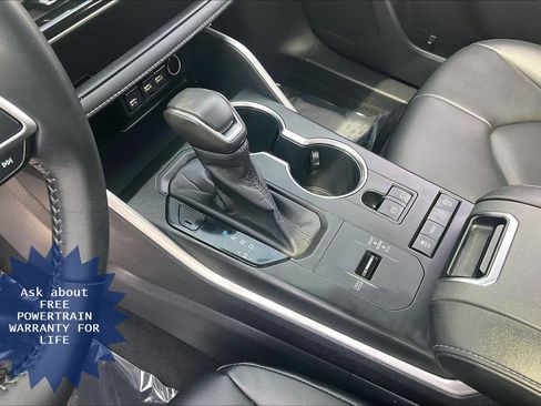 Used 2020 Toyota Highlander XLE FWD image 22