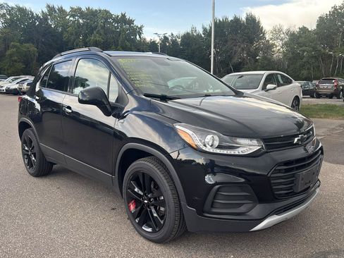 Used 2018 Chevrolet Trax LT w/ Sun & Sound Package AWD/4WD image 3