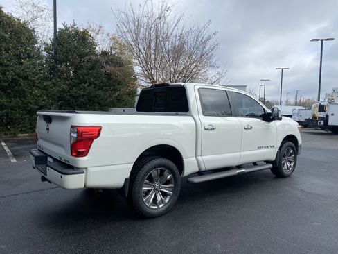 Used 2019 Nissan Titan SL w/ Chrome Package image 9
